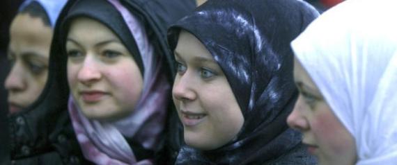 لاجئة فلسطينية ترفض خلع الحجاب ففُصلت من برنامج الدمج بألمانيا
